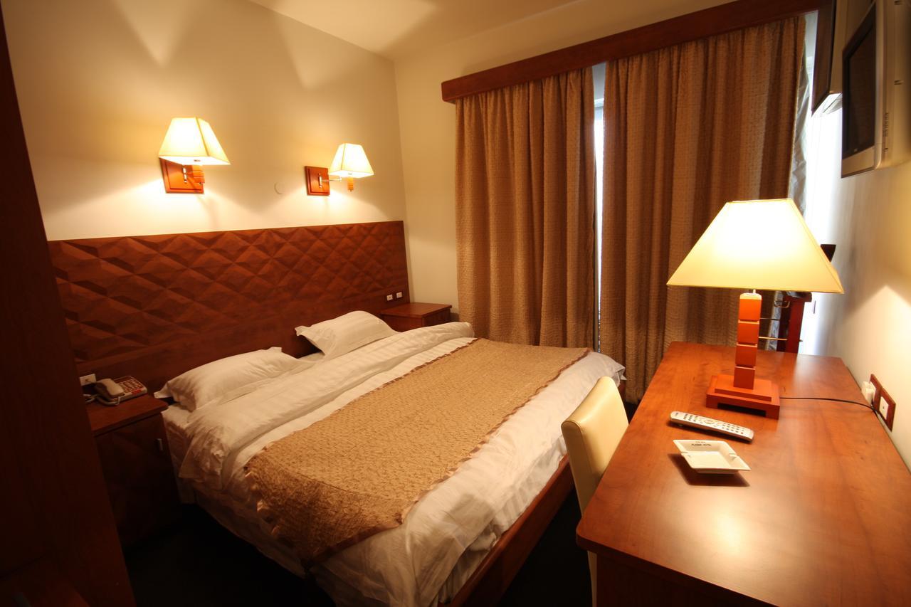 Plasma Hotel Tripoli Buitenkant foto