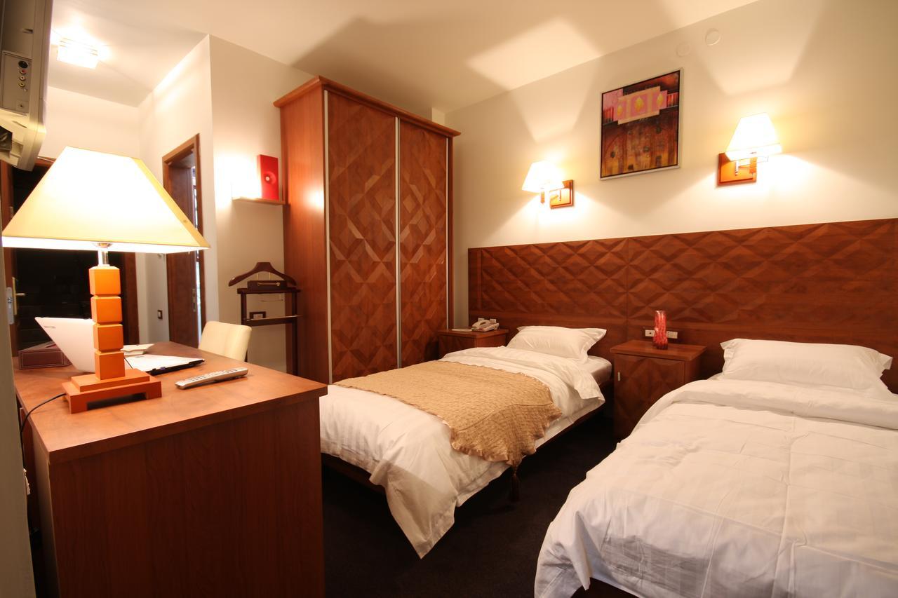 Plasma Hotel Tripoli Buitenkant foto