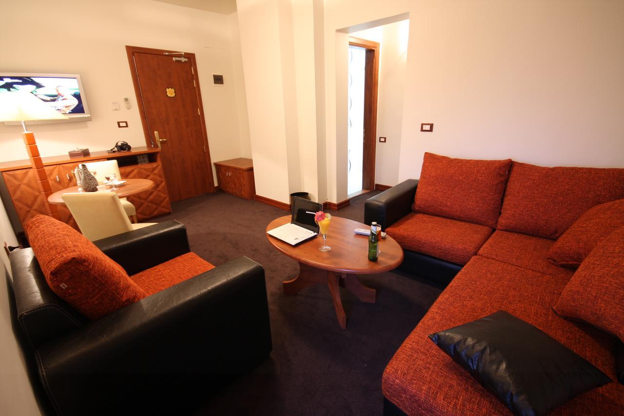 Plasma Hotel Tripoli Buitenkant foto